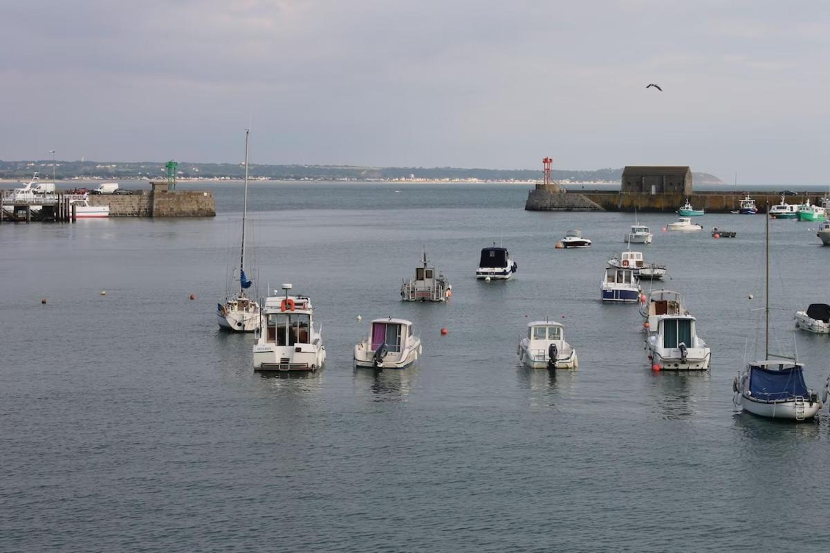 Les Pieds Dans L'eau * Granville
